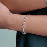 Bransoletka srebrna z cyrkoniami i polerowanymi ogniwami