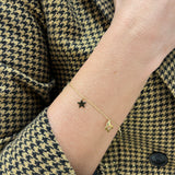 Złota bransoletka na łańcuszku z zawieszkami z różnym motywem