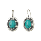 Małe kolczyki srebrne wiszące z turkusem w grawerowanej oprawie