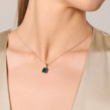 Naszyjnik srebrny z kwadratową cyrkonią z zieloną i niebieskimi cyrkoniami