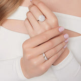 Pierścionek srebrny okrągły z białymi cyrkoniami