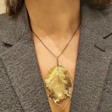 Zawieszka artystyczna liść złoty z mosiądzu Dorian Grabowski