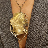 Zawieszka artystyczna liść złoty z mosiądzu Dorian Grabowski